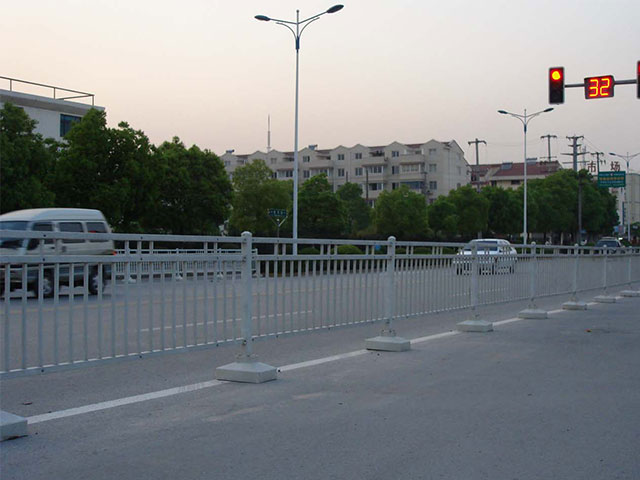 銀川道路中間護(hù)欄